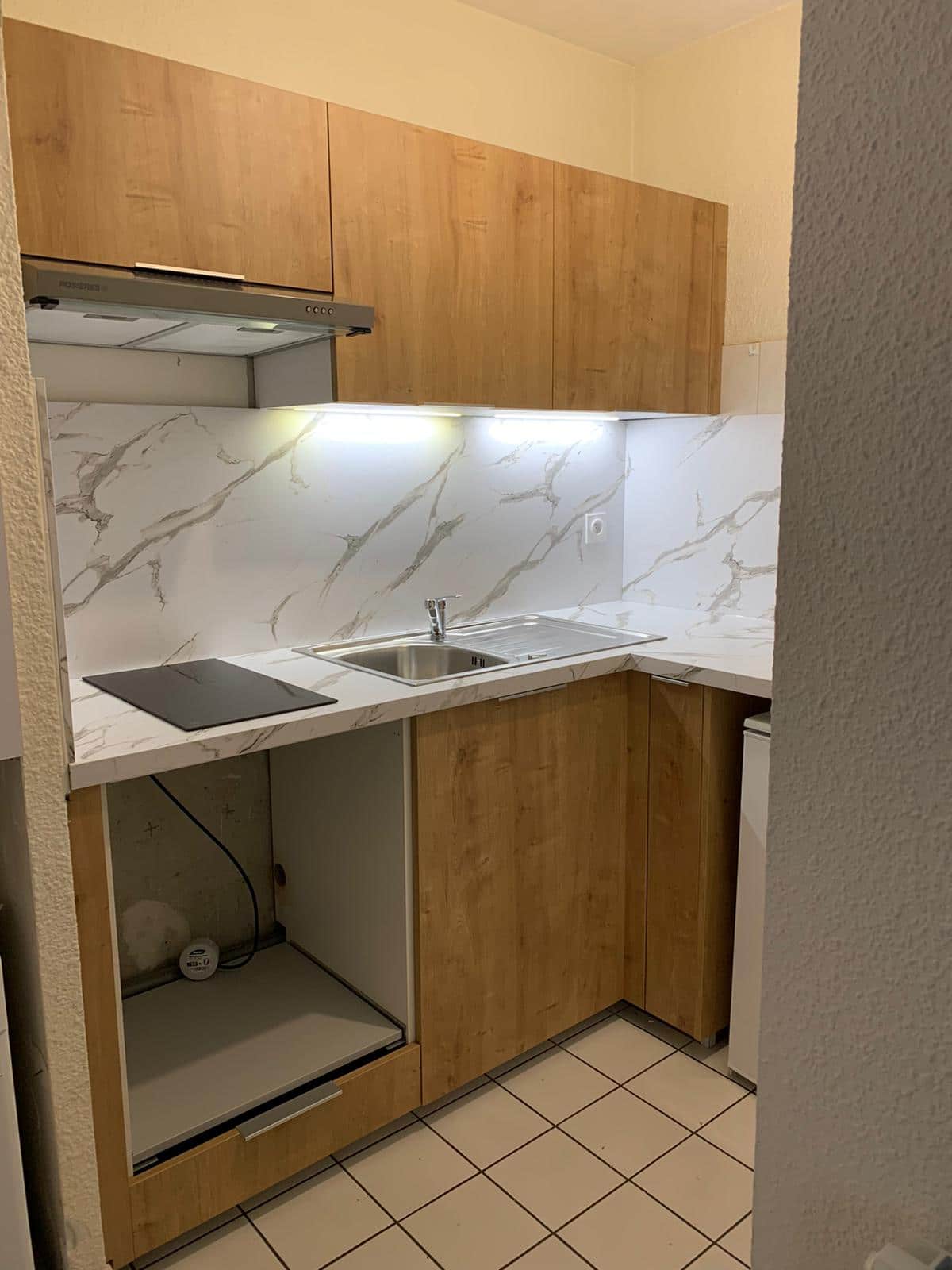 petite-cuisine-chantier-fini-blanc-bois
