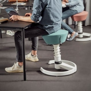 afordance_tabouret_swopper-aeris_pivotante_bureau_ergonomie_travail_debout_photo_google_couleur