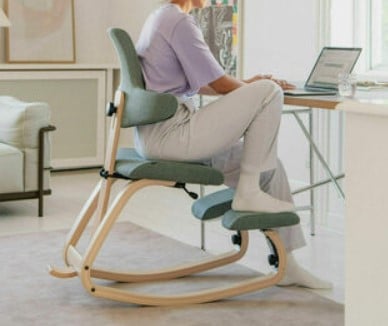 ergodome_tabouret_genoux_pivotante_bureau_ergonomie_travail_debout_photo_google_couleur