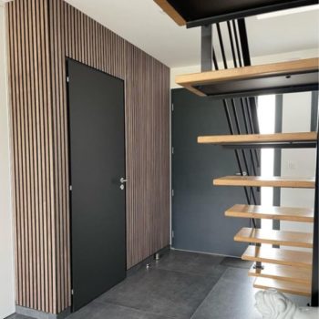 idée_decoratif_mur_interieur_tasseaux_bois_pinterest_entree_couloir