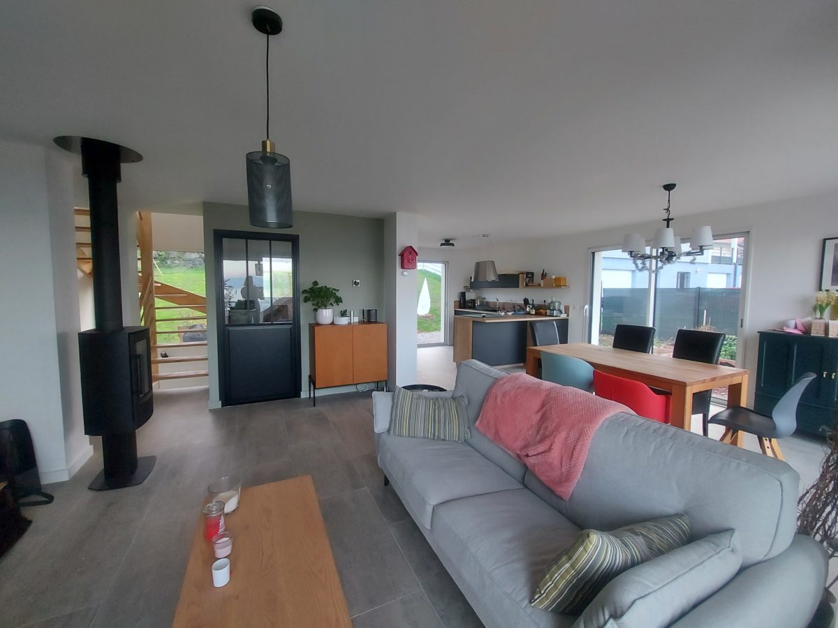 Fin-chantier-maison-neuf-amenagement-sejour-cuisine-dressing-sdb-entree