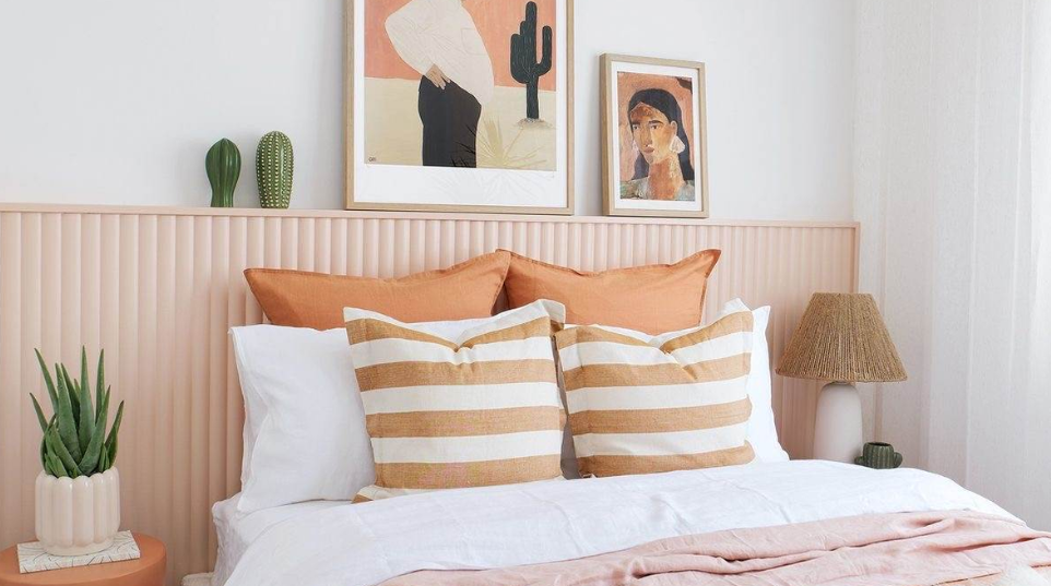 couleurs-tendances-2024_pantone_peach-fruzz_chambre_a-_coucher_ambiance